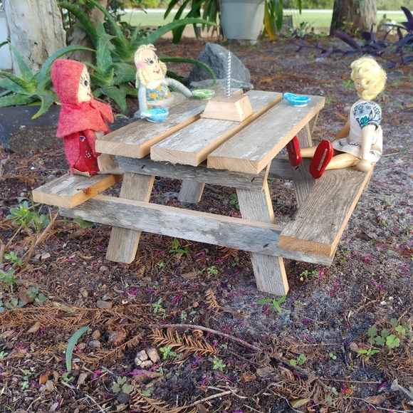 Squirrel corn picnic table novelty feeder gift - Picture 4 of 15